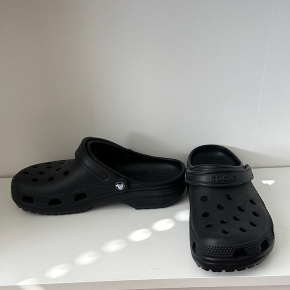 Classic CROCS - Picture 2 of 4